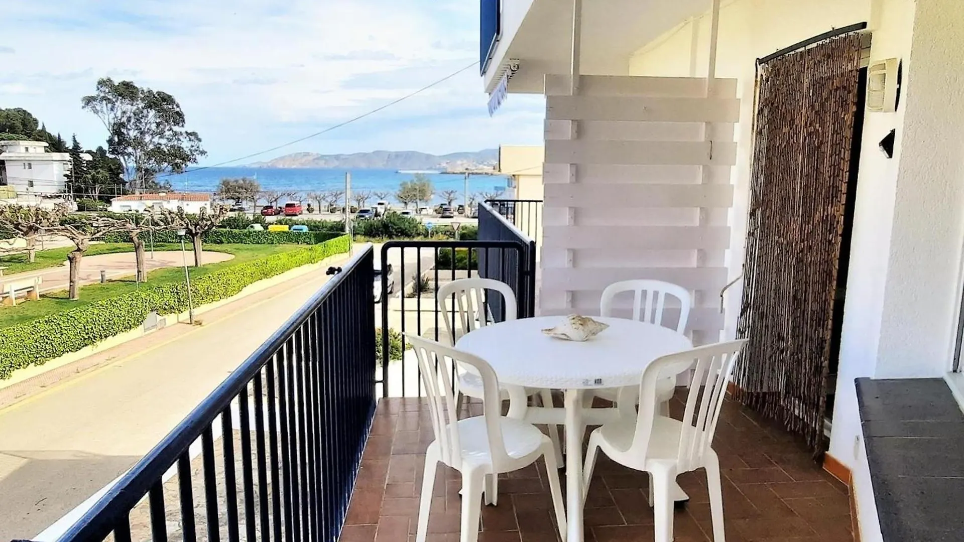 Apartamento Acogedor Con Terraza A Un Paso De La Playa En Llanca - Es-170-26 Apartament