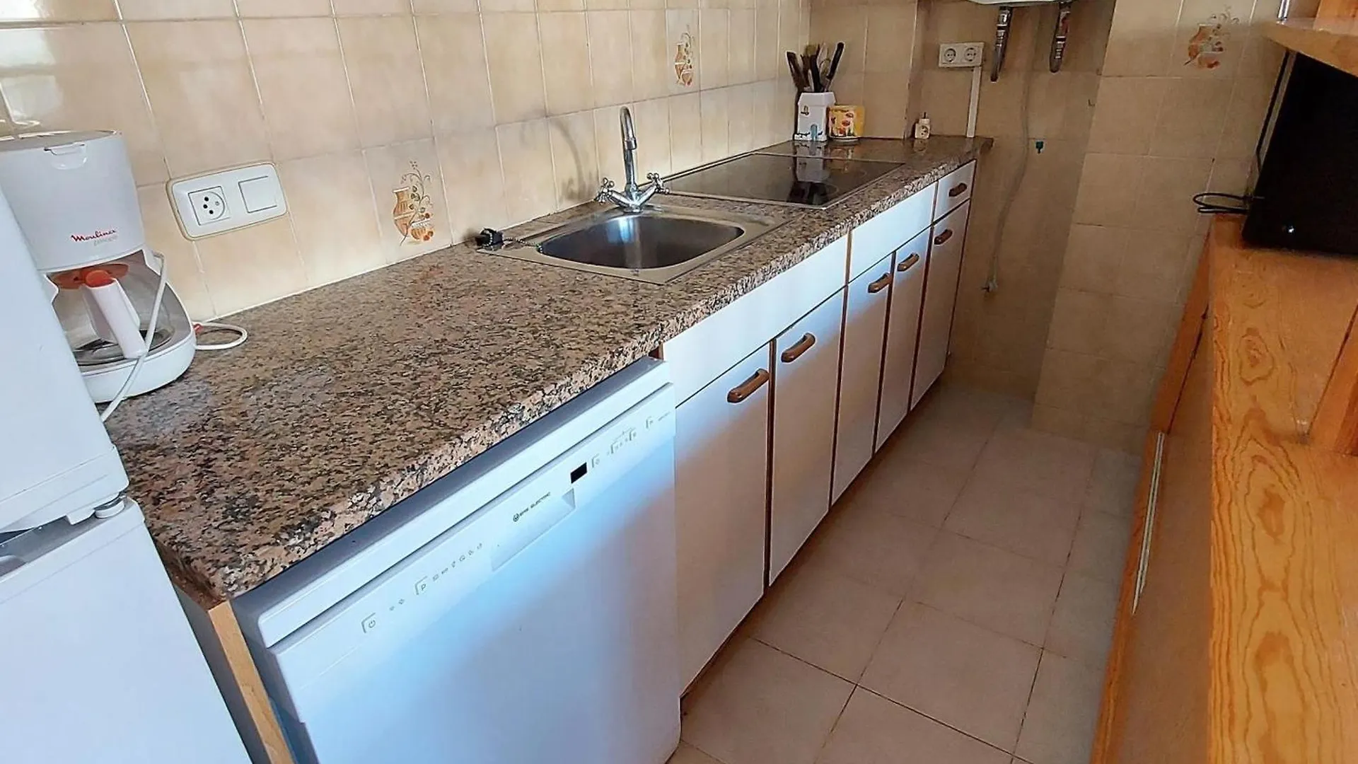 Apartmán Apartamento Acogedor Con Terraza A Un Paso De La Playa En Llanca - Es-170-26