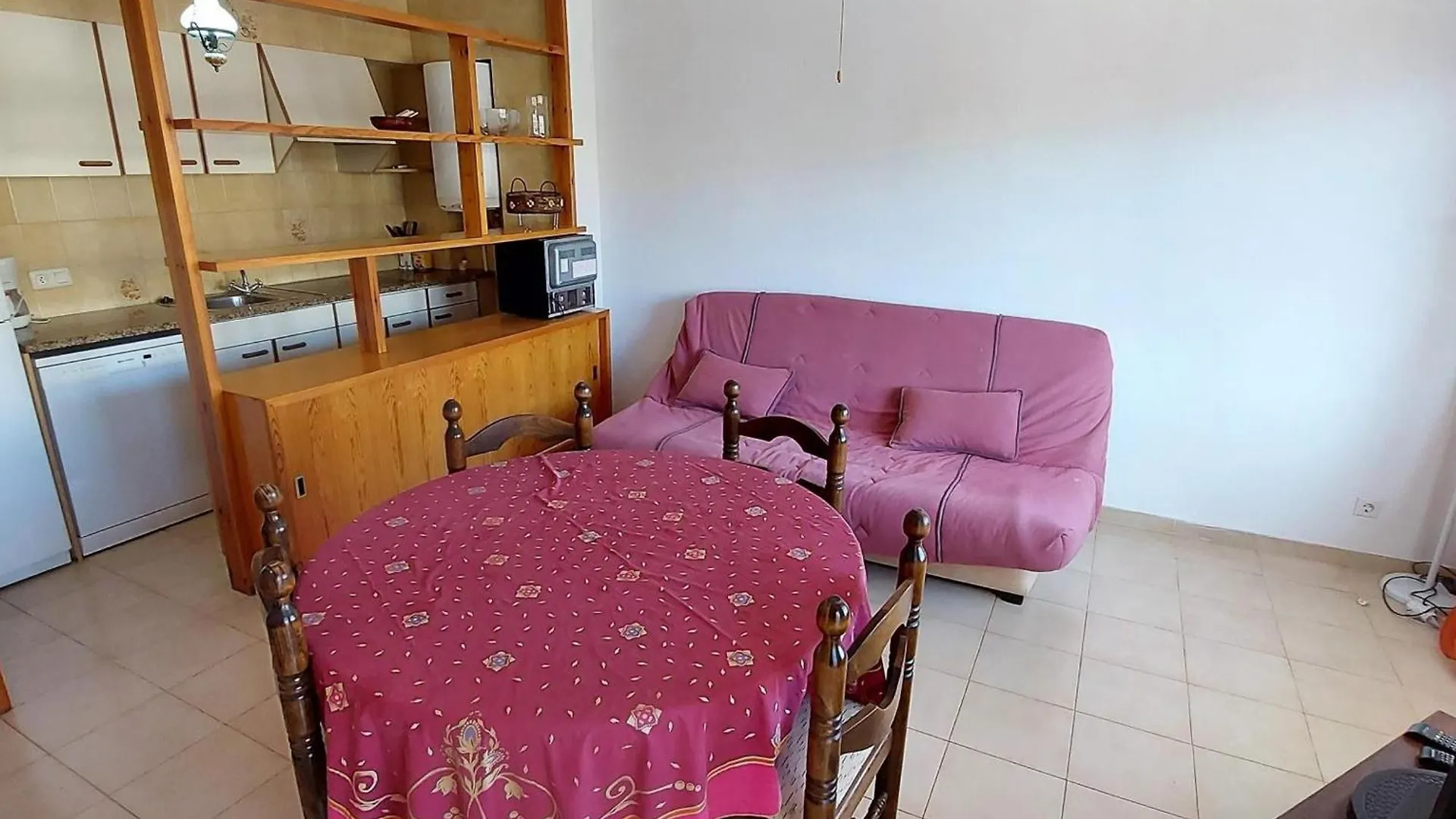 Apartamento Acogedor Con Terraza A Un Paso De La Playa En Llanca - Es-170-26