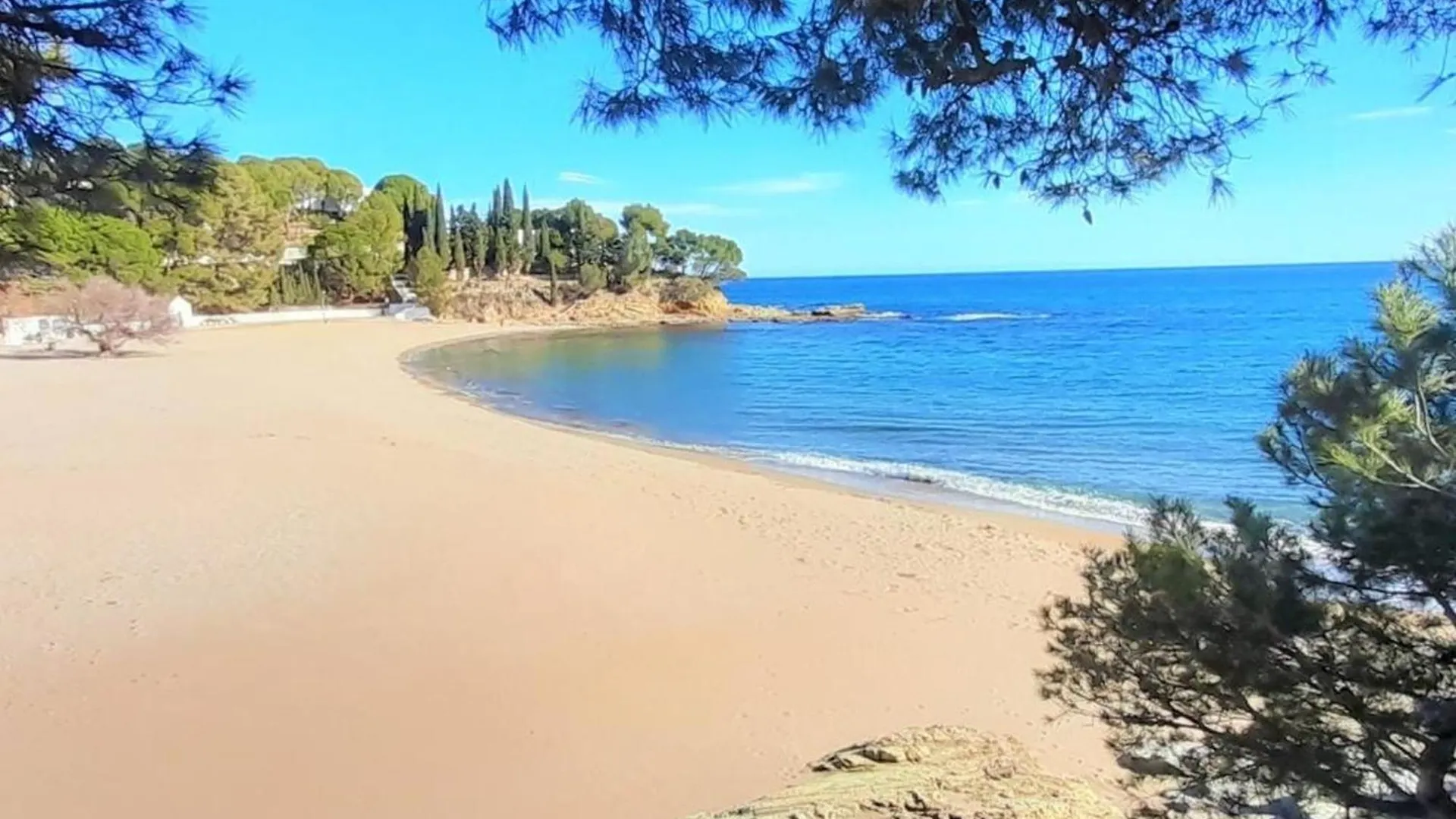 Apartamento Acogedor Con Terraza A Un Paso De La Playa En Llanca - Es-170-26 0*,