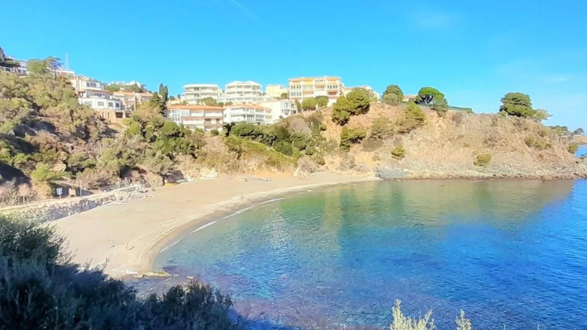 Apartamento Acogedor Con Terraza A Un Paso De La Playa En Llanca - Es-170-26