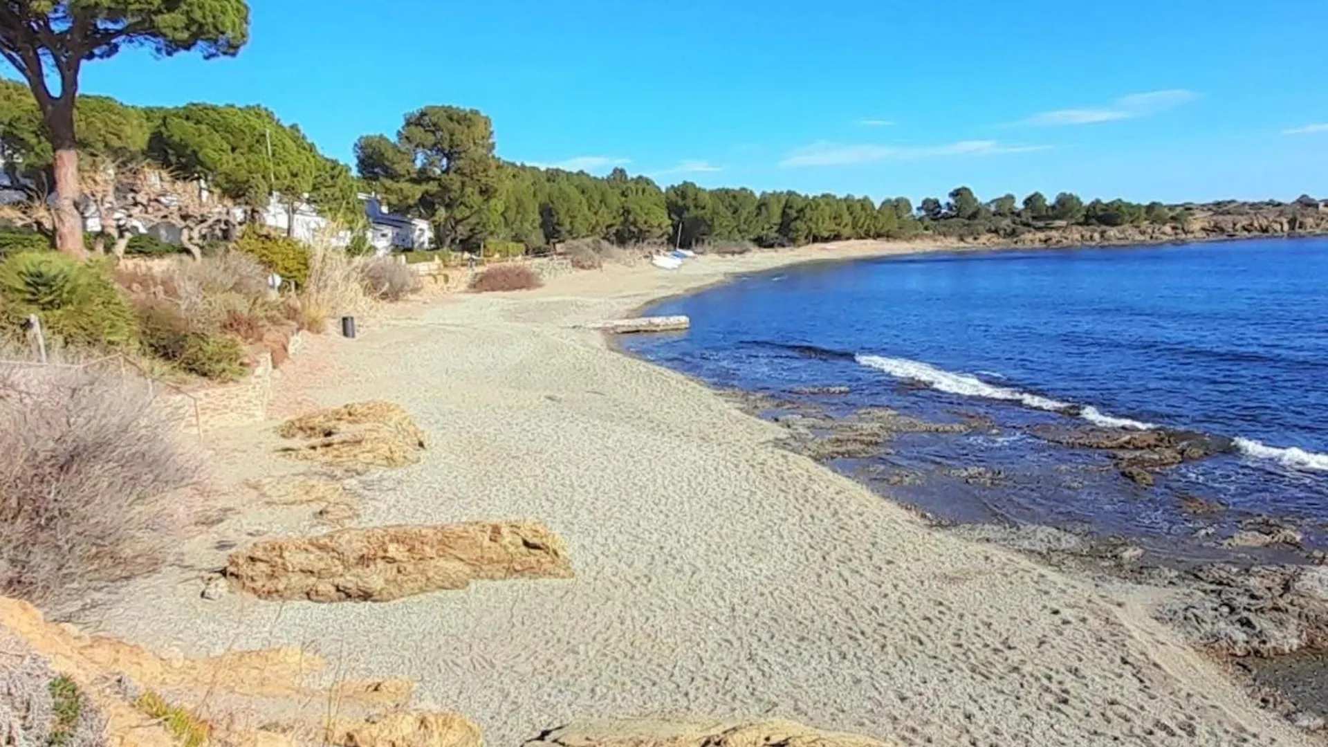 Apartamento Acogedor Con Terraza A Un Paso De La Playa En Llanca - Es-170-26